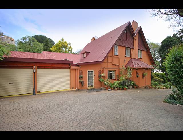 4 BEDROOM HOUSE FOR SALE IN HOUGHTON ESTATE